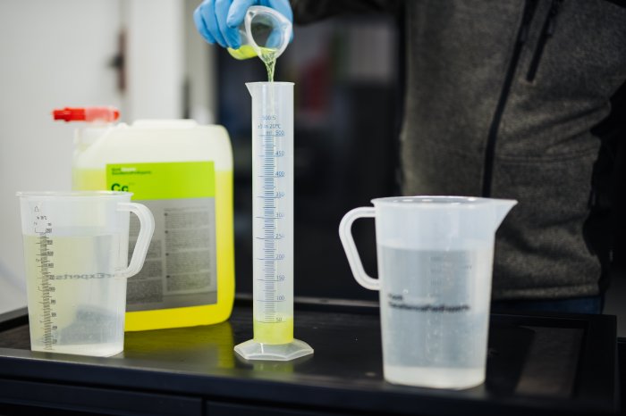 Přípravek na čištění a mytí podlah Koch Cosmo Clean 22 kg-3