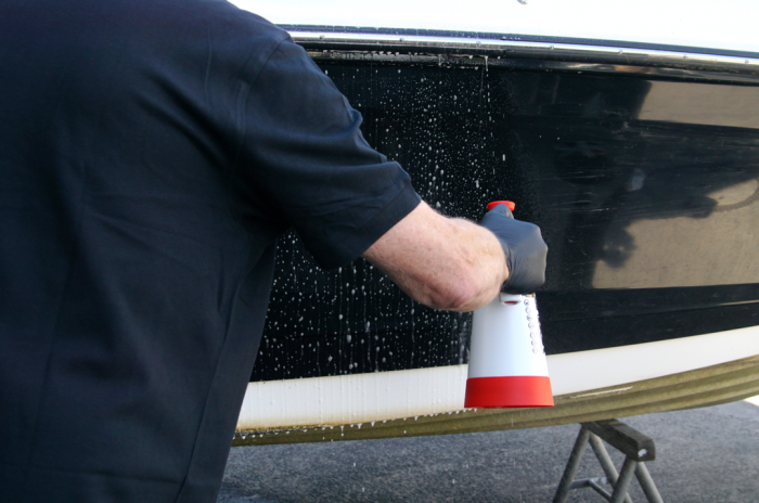 Kyselý předčistič na lodní trup a palubu Hull Precleaner acid 1 l č.512001-4
