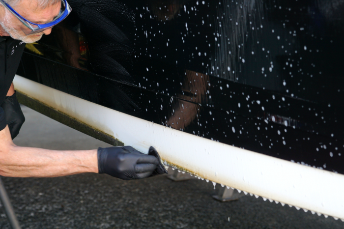 Kyselý předčistič na lodní trup a palubu Hull Precleaner acid 1 l č.512001-5